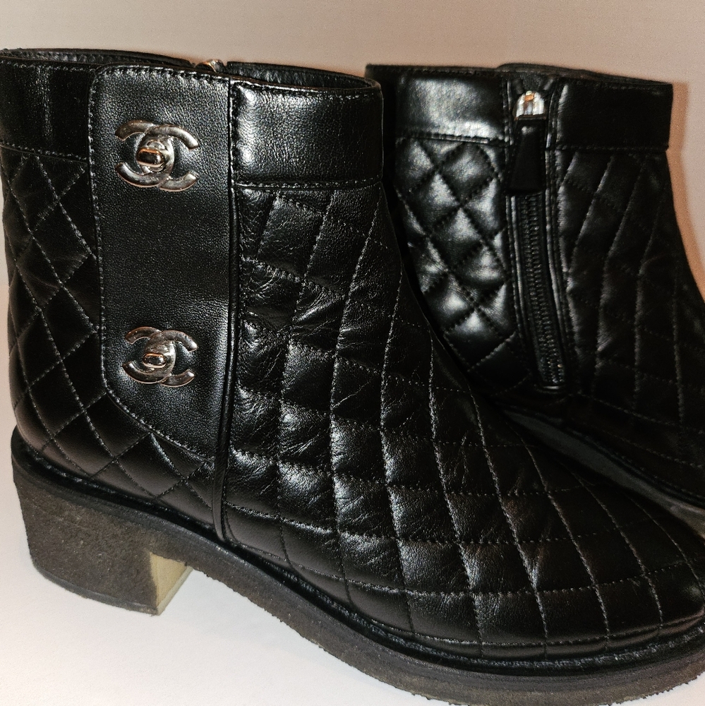 CHANEL Black Quilted Leather Ankle Booties With Iconic CC Turnlock. - Picture 14 of 15